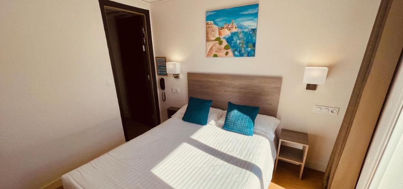 Hotel Courbet Juan-les-Pins Bagian luar foto