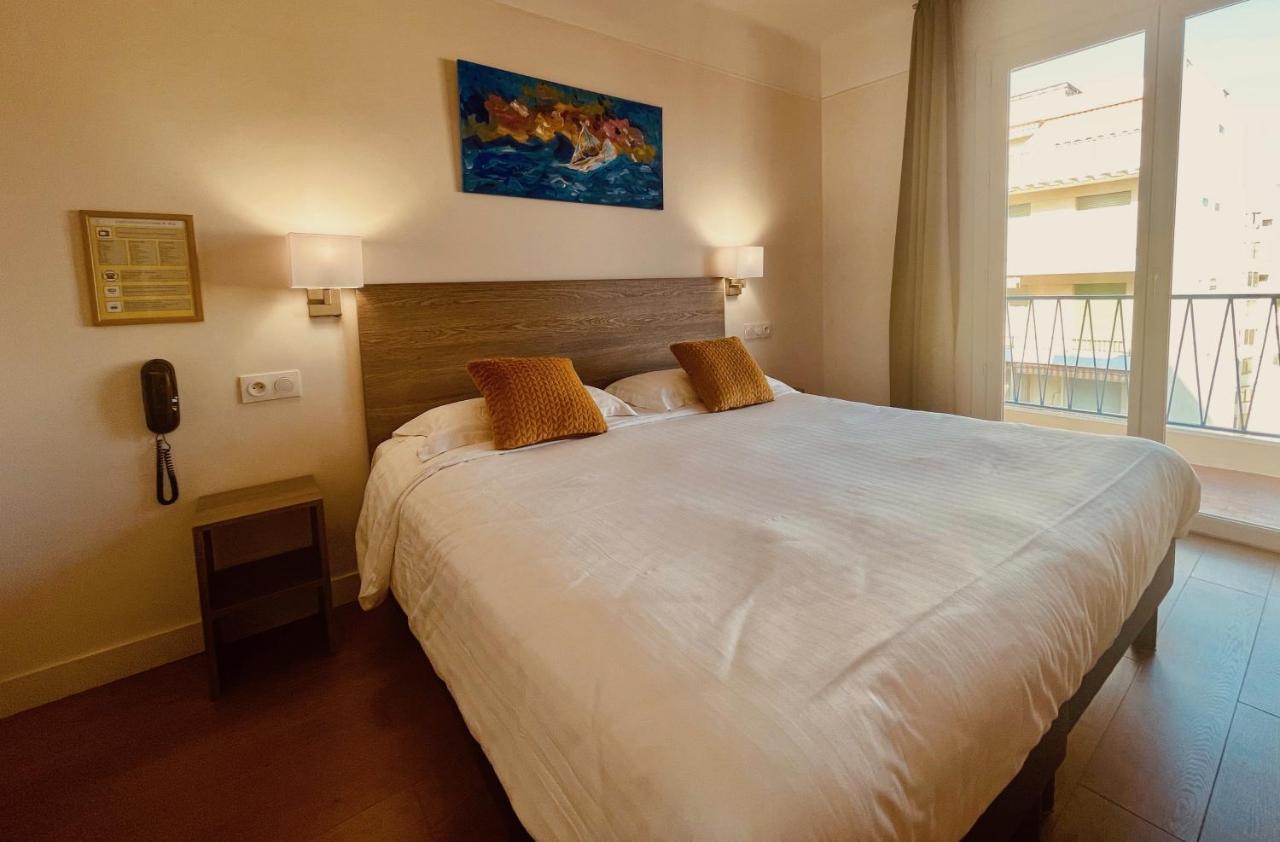 Hotel Courbet Juan-les-Pins Bagian luar foto