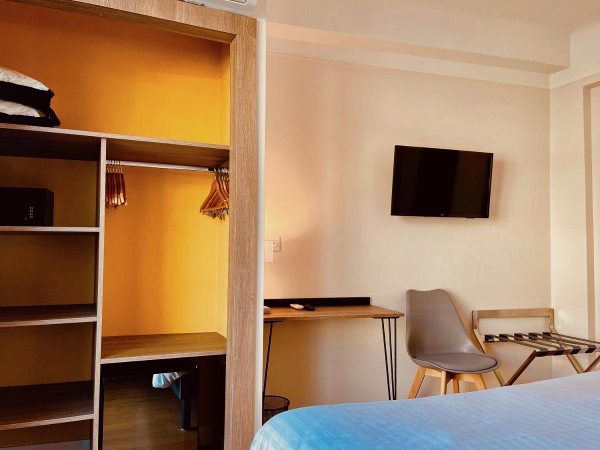 Hotel Courbet Juan-les-Pins Bagian luar foto