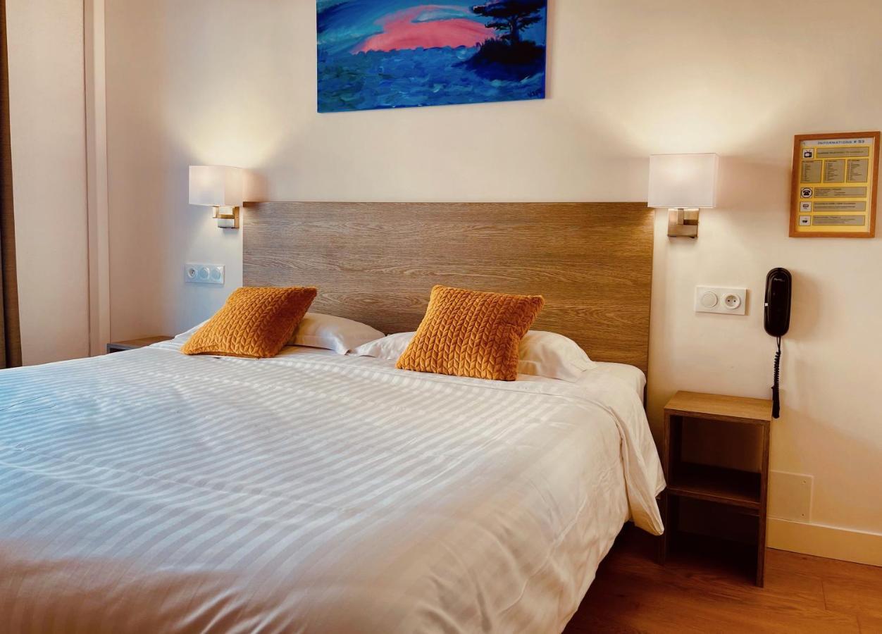 Hotel Courbet Juan-les-Pins Bagian luar foto