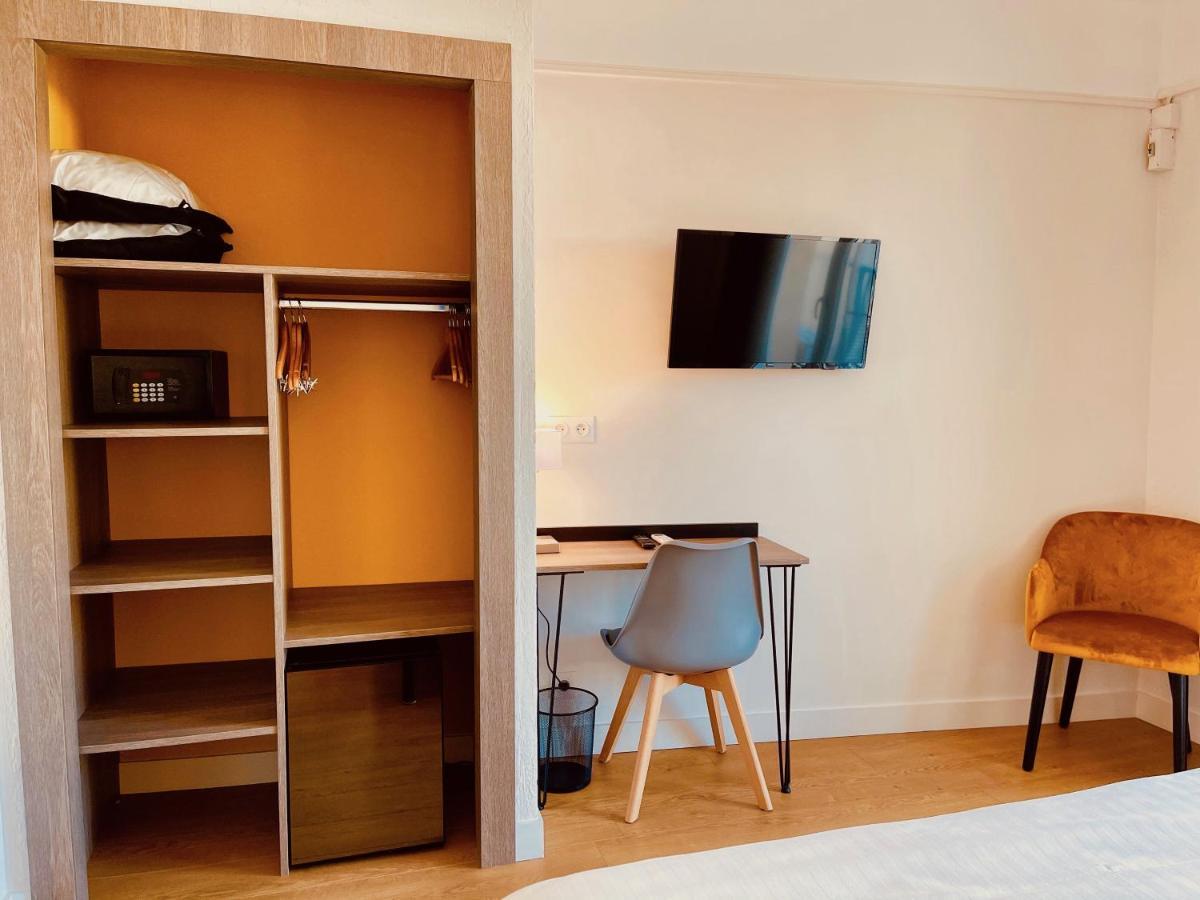 Hotel Courbet Juan-les-Pins Bagian luar foto