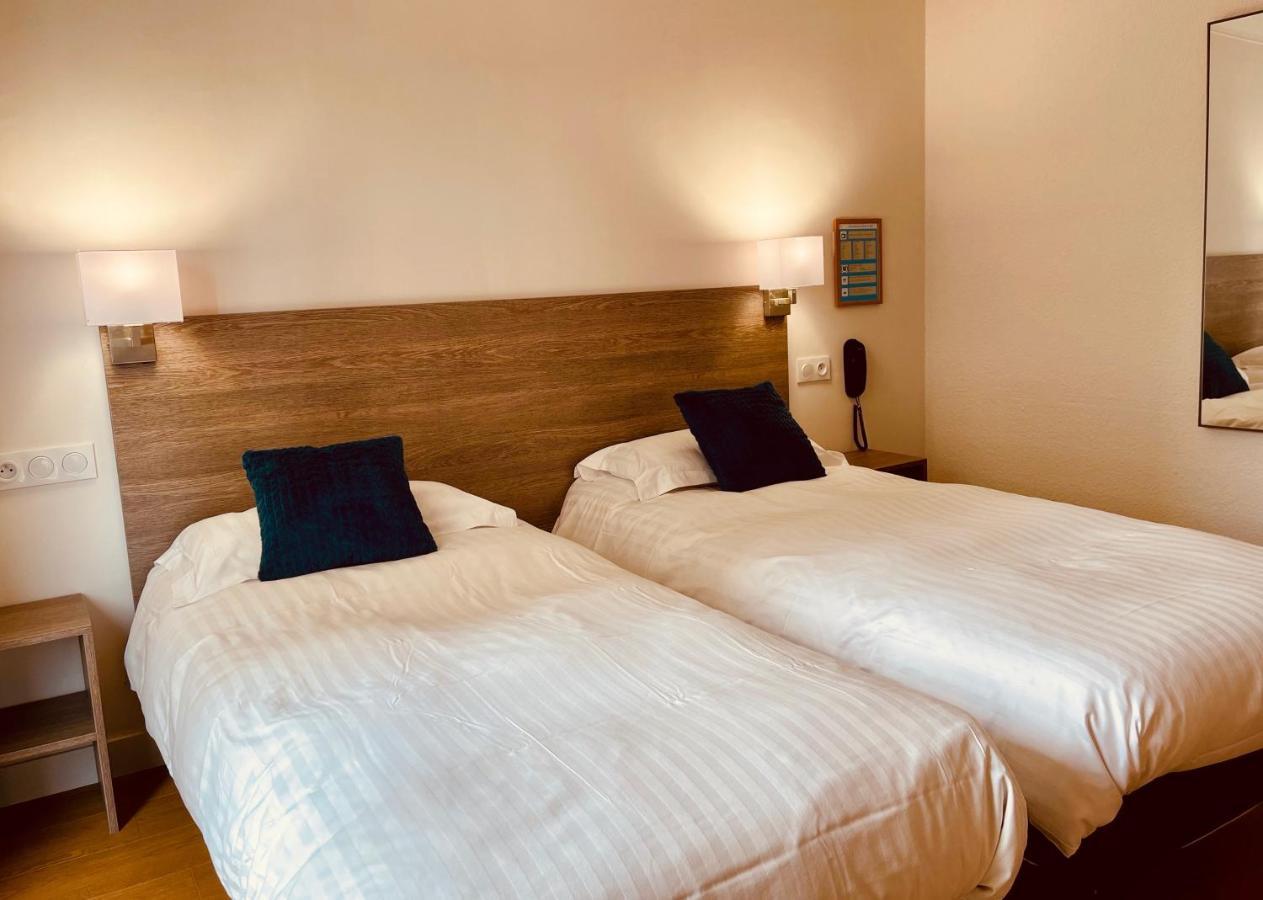 Hotel Courbet Juan-les-Pins Bagian luar foto