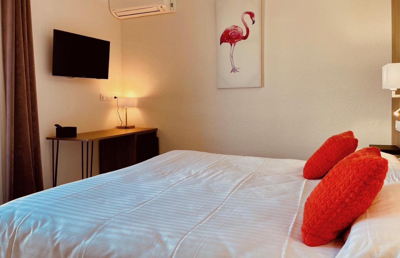 Hotel Courbet Juan-les-Pins Bagian luar foto