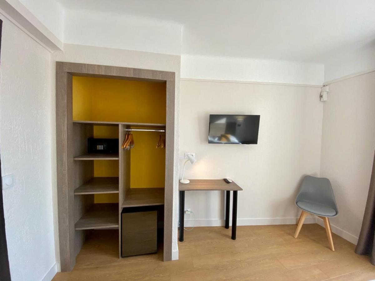 Hotel Courbet Juan-les-Pins Bagian luar foto