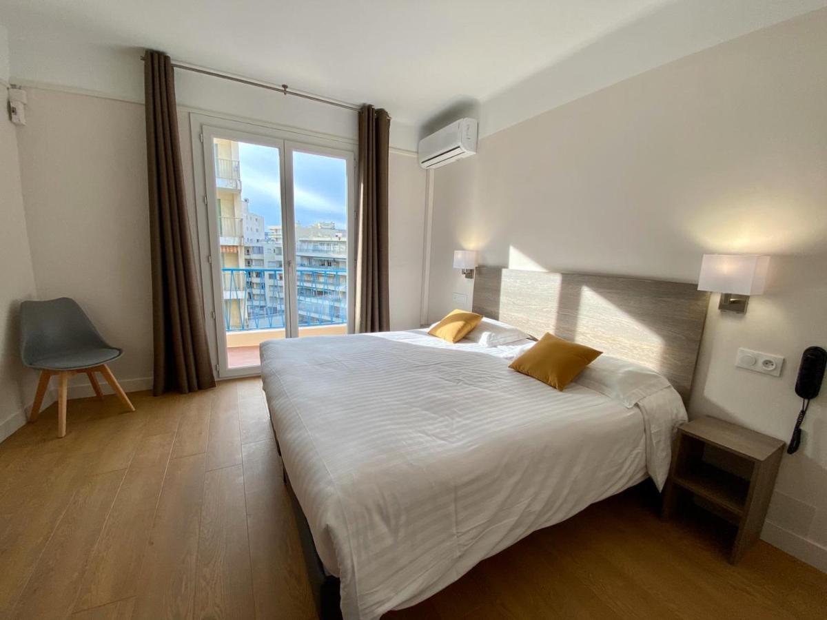 Hotel Courbet Juan-les-Pins Bagian luar foto