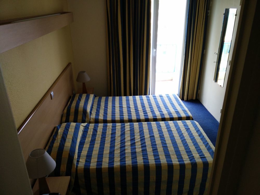Hotel Courbet Juan-les-Pins Bagian luar foto