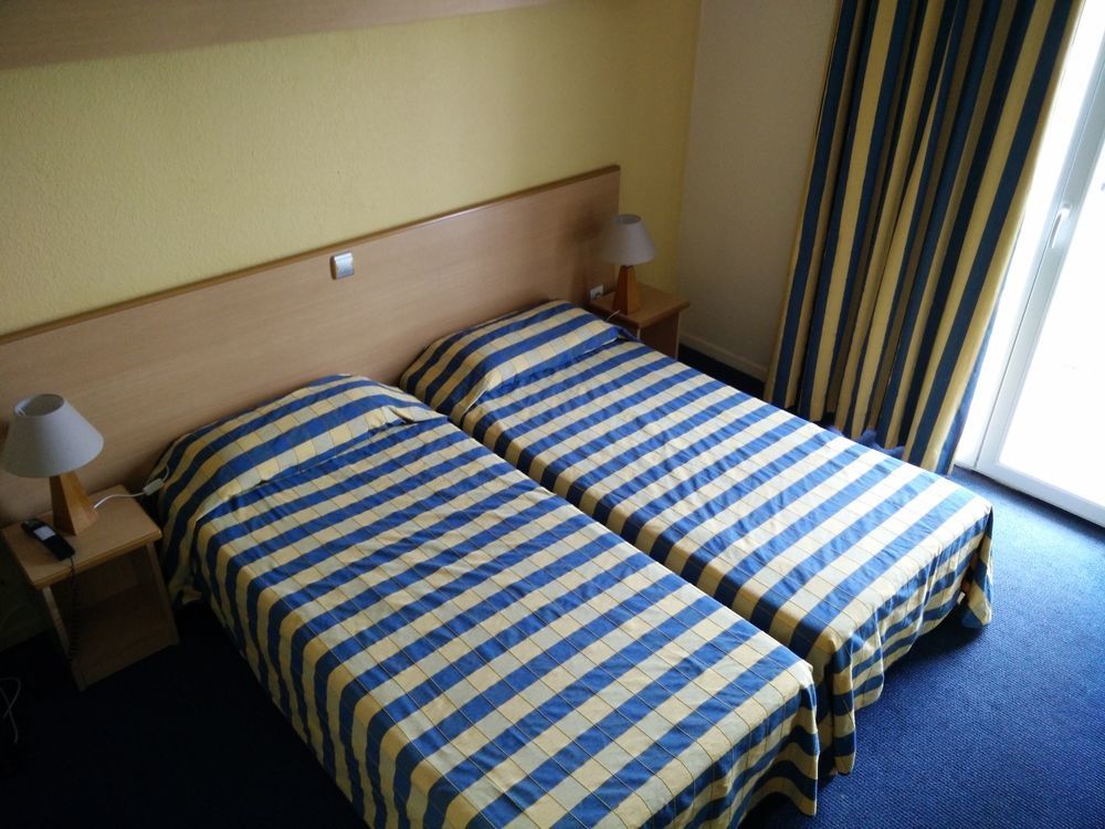 Hotel Courbet Juan-les-Pins Bagian luar foto