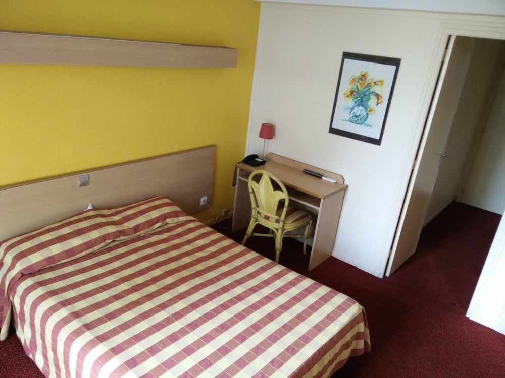 Hotel Courbet Juan-les-Pins Bagian luar foto