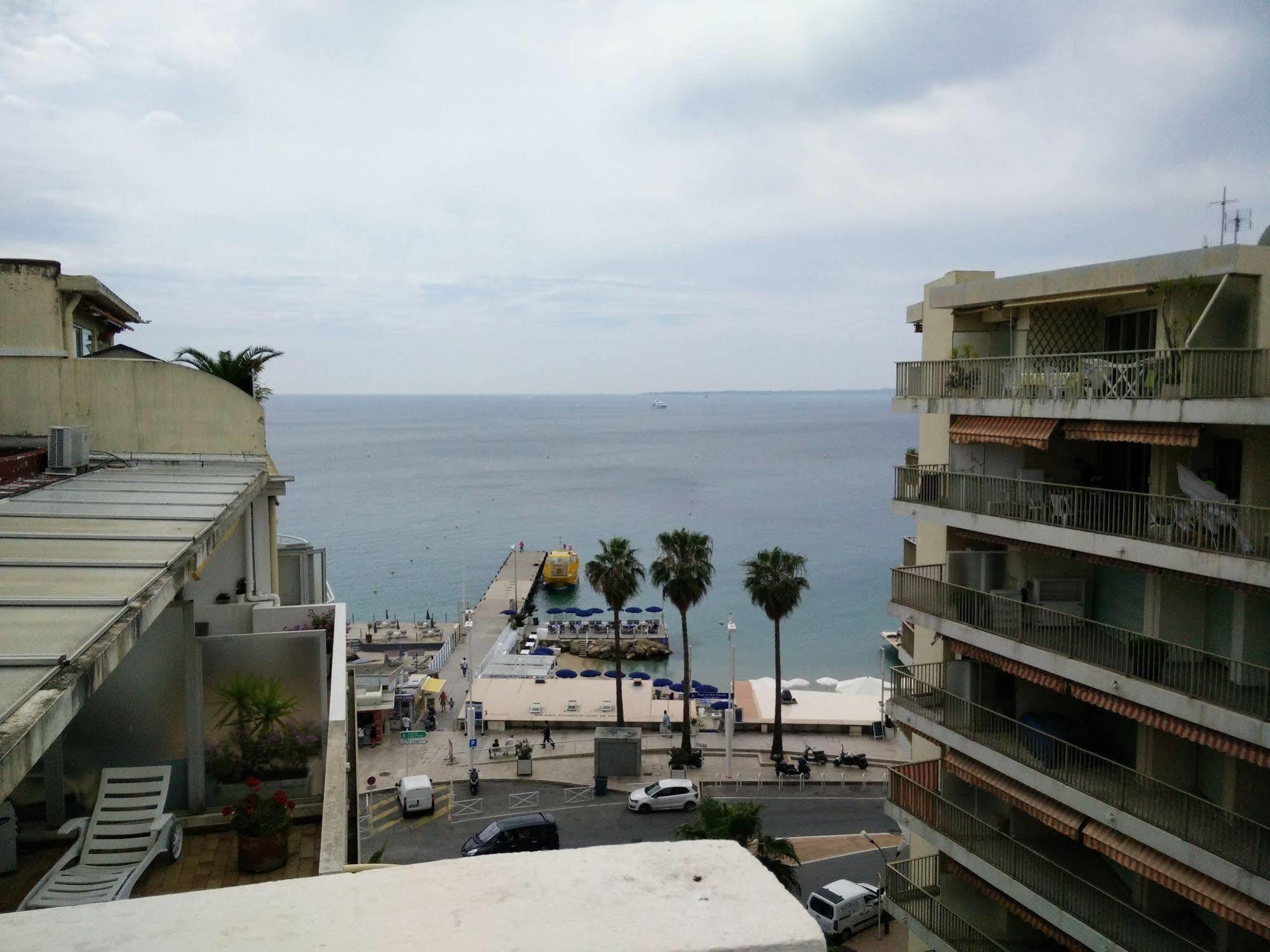 Hotel Courbet Juan-les-Pins Bagian luar foto