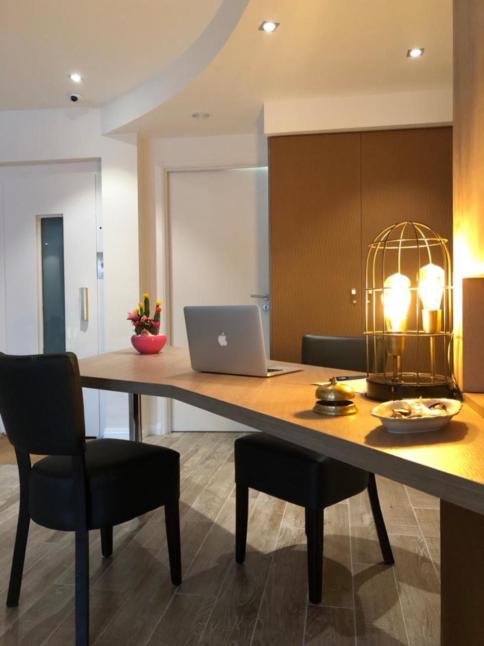 Hotel Courbet Juan-les-Pins Bagian luar foto