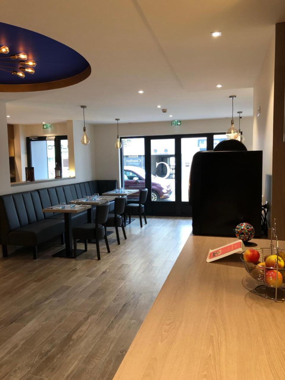 Hotel Courbet Juan-les-Pins Bagian luar foto