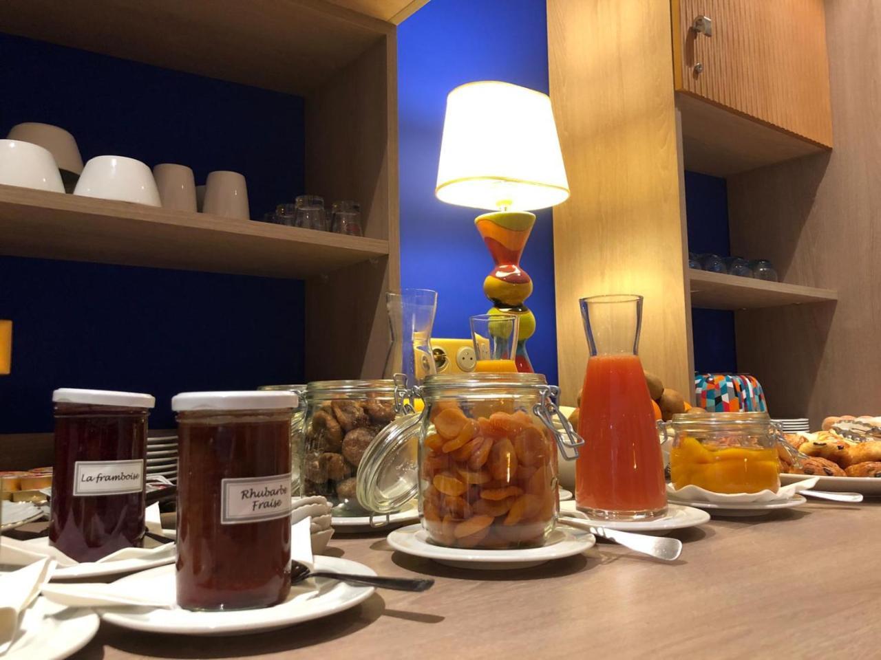 Hotel Courbet Juan-les-Pins Bagian luar foto