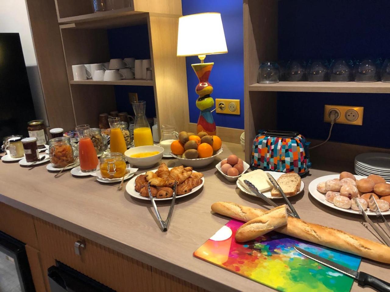 Hotel Courbet Juan-les-Pins Bagian luar foto